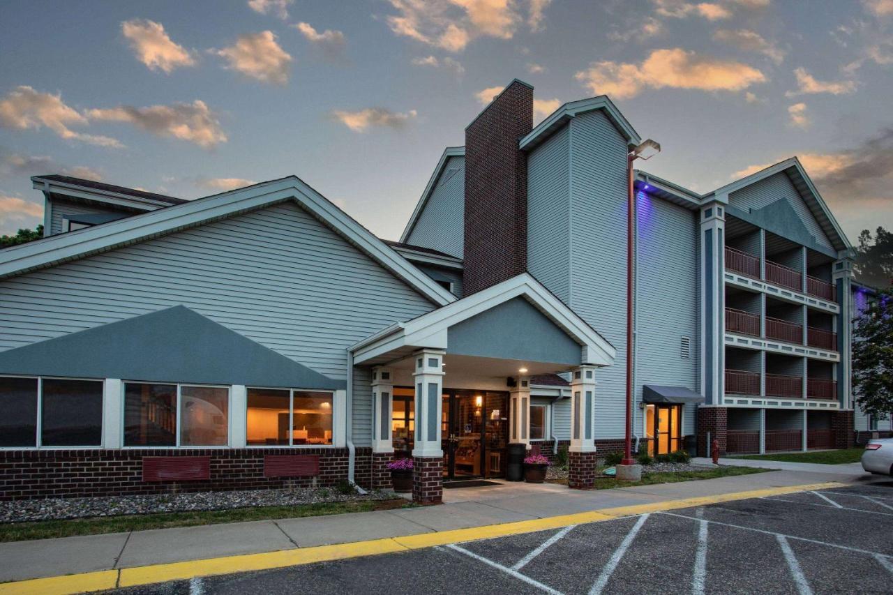 Americinn Hotel Brooklyn Center