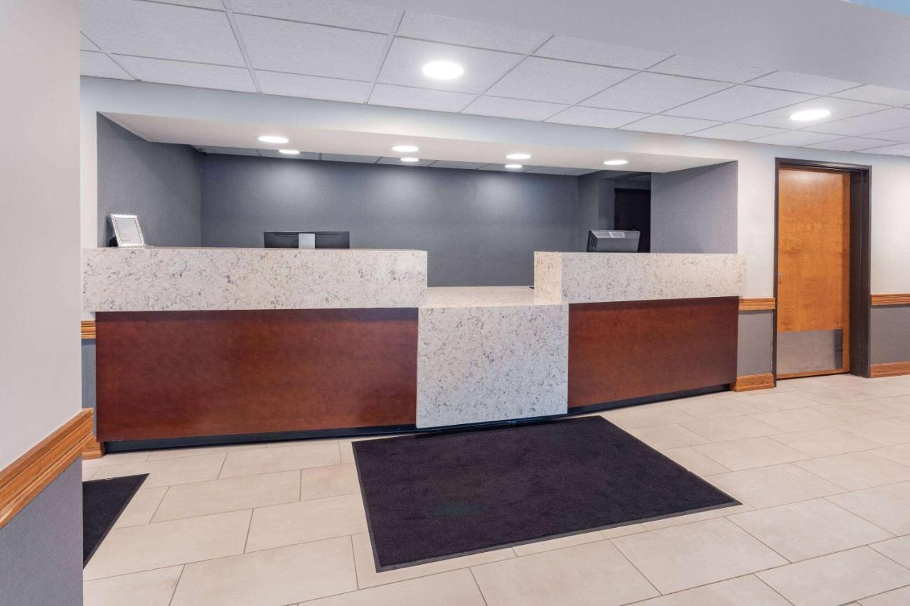 Americinn Hotel Brooklyn Center